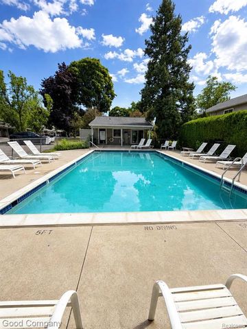 757 Kirts Boulevard, Troy, MI 48084