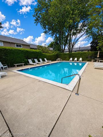 757 Kirts Boulevard, Troy, MI 48084