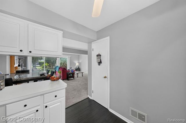 757 Kirts Boulevard, Troy, MI 48084