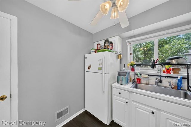 757 Kirts Boulevard, Troy, MI 48084
