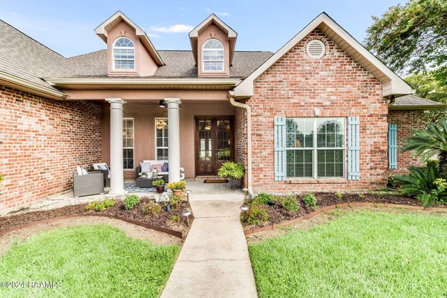 806 Belle Drive, Breaux Bridge, LA 70517