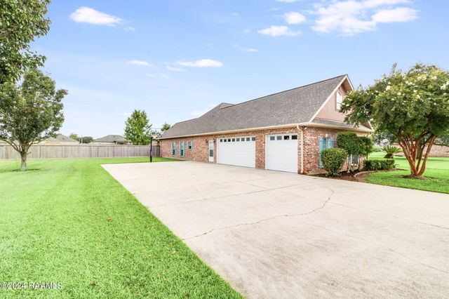 806 Belle Drive, Breaux Bridge, LA 70517