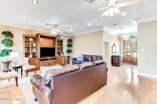 806 Belle Drive, Breaux Bridge, LA 70517