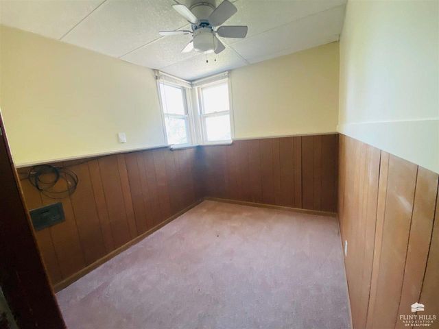 409 Summit Avenue, Manhattan, KS 66502