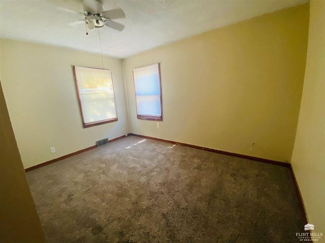 409 Summit Avenue, Manhattan, KS 66502