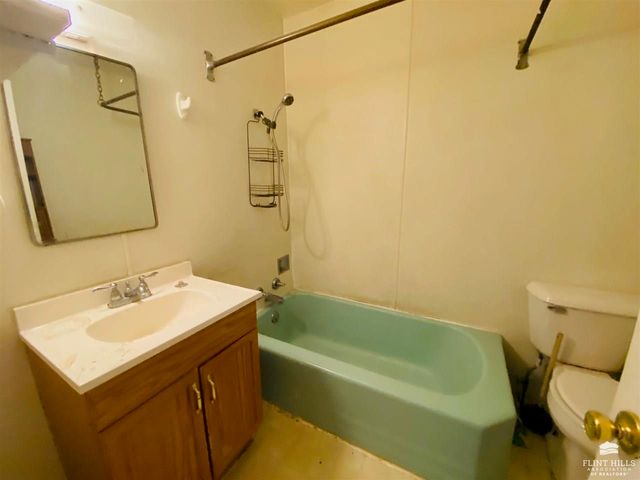 409 Summit Avenue, Manhattan, KS 66502