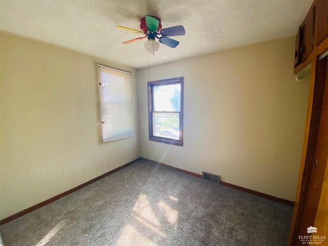 409 Summit Avenue, Manhattan, KS 66502