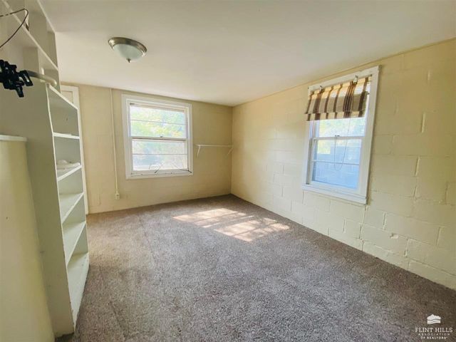 409 Summit Avenue, Manhattan, KS 66502