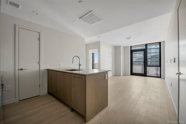 131-02A 40th Road 13D, Flushing, NY 11354