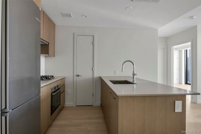 131-02A 40th Road 13D, Flushing, NY 11354