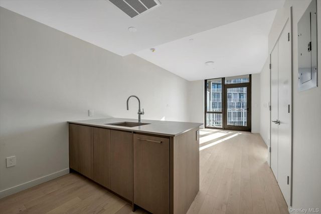 131-02A 40th Road 13D, Flushing, NY 11354