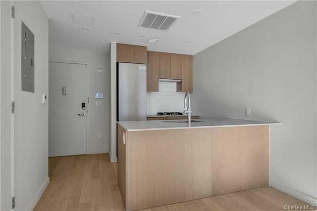 131-02A 40th Road 13D, Flushing, NY 11354