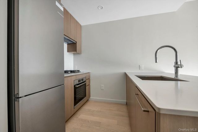 131-02A 40th Road 13D, Flushing, NY 11354