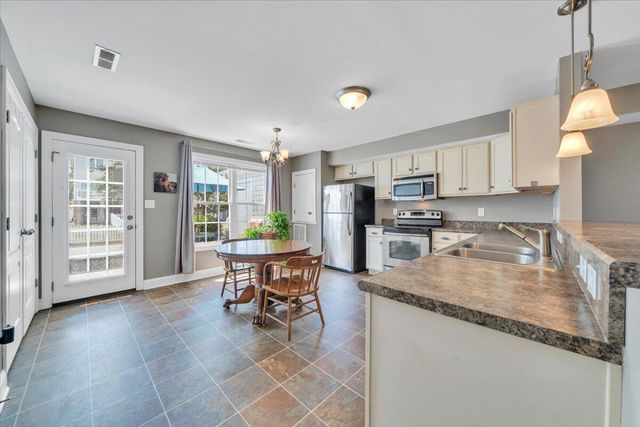 1086 Haymore DR, Moneta, VA 24121