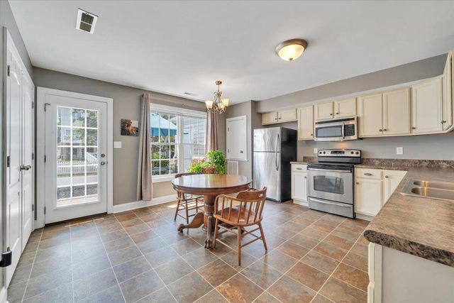 1086 Haymore DR, Moneta, VA 24121