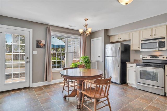 1086 Haymore DR, Moneta, VA 24121