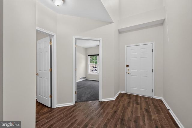 18 DRESNER CIR, Upper Chichester, PA 19061