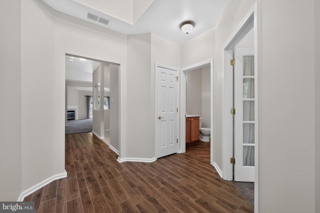 18 DRESNER CIR, Upper Chichester, PA 19061