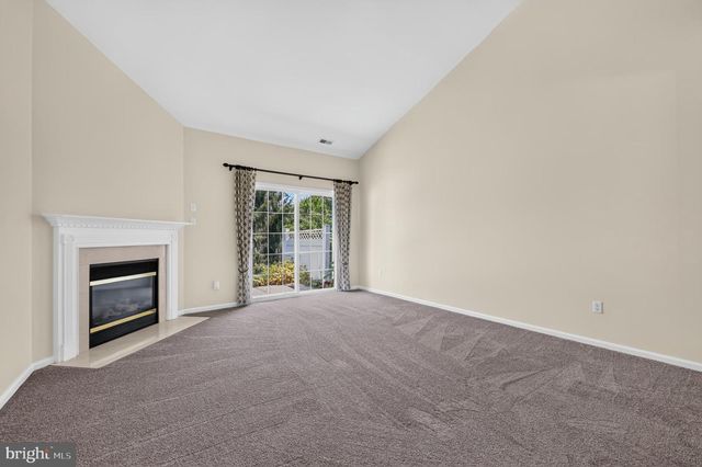 18 DRESNER CIR, Upper Chichester, PA 19061