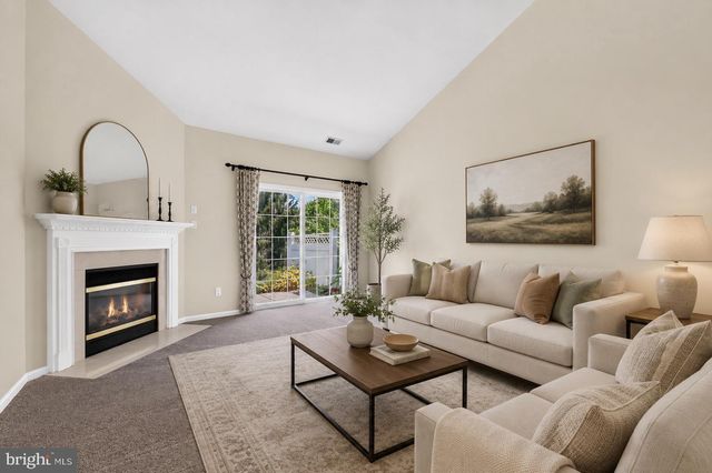 18 DRESNER CIR, Upper Chichester, PA 19061