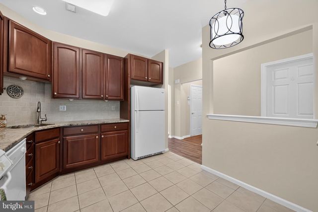 18 DRESNER CIR, Upper Chichester, PA 19061