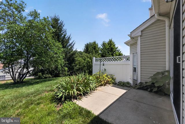 18 DRESNER CIR, Upper Chichester, PA 19061