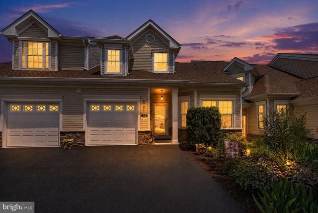 18 DRESNER CIR, Upper Chichester, PA 19061