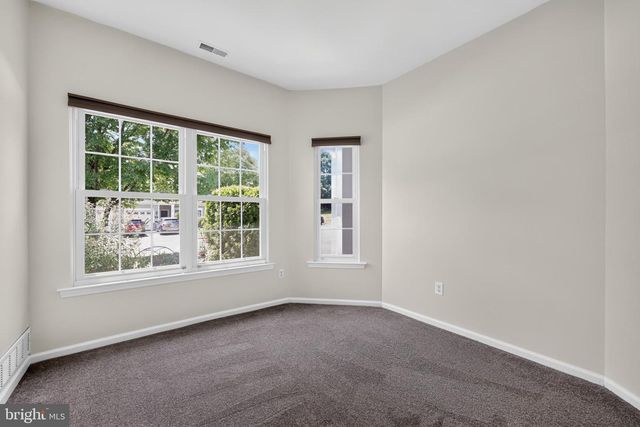 18 DRESNER CIR, Upper Chichester, PA 19061