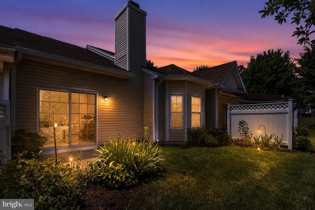 18 DRESNER CIR, Upper Chichester, PA 19061