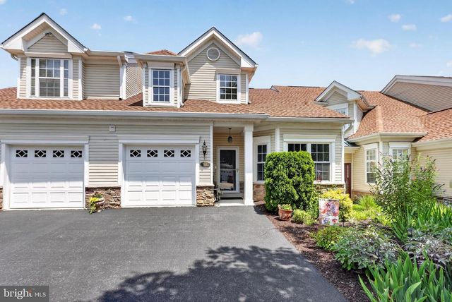 18 DRESNER CIR, Upper Chichester, PA 19061