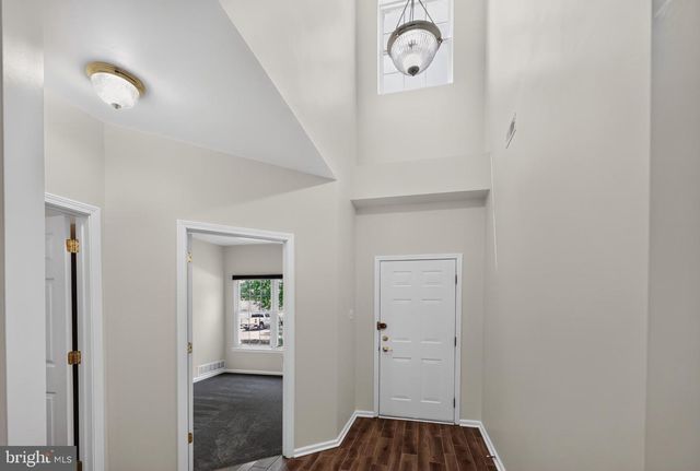 18 DRESNER CIR, Upper Chichester, PA 19061