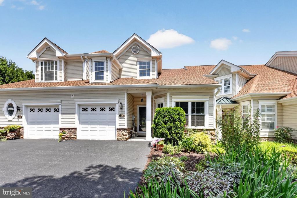 18 DRESNER CIR, Upper Chichester, PA 19061