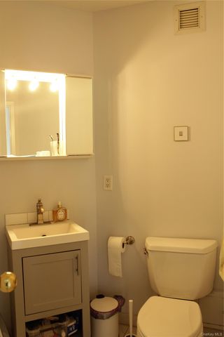 4 Martine Avenue 905, White Plains, NY 10606