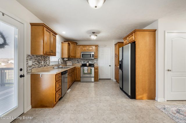 121 Alpine Dr, Vine Grove, KY 40175