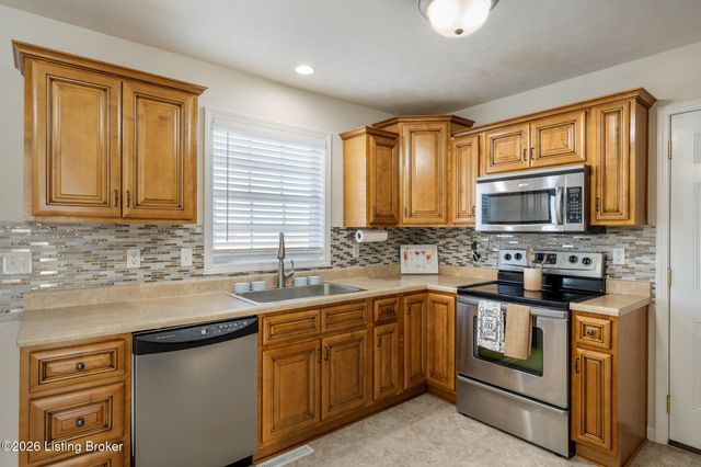 121 Alpine Dr, Vine Grove, KY 40175