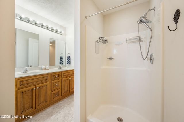 121 Alpine Dr, Vine Grove, KY 40175