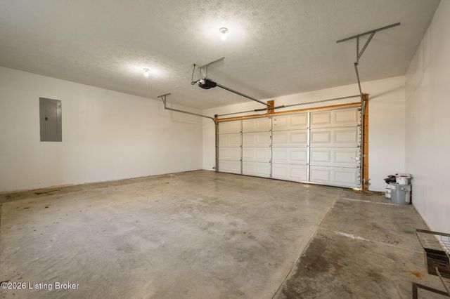 121 Alpine Dr, Vine Grove, KY 40175