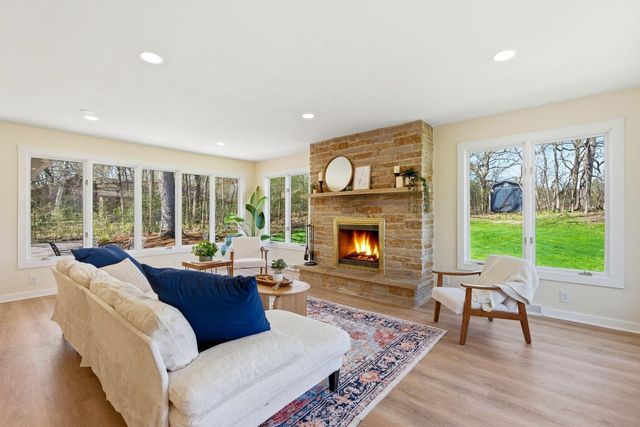 S40W26950 Oak Grove LANE, Waukesha, WI 53189