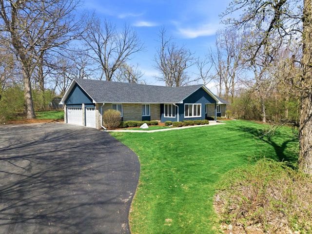 S40W26950 Oak Grove LANE, Waukesha, WI 53189