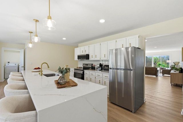 S40W26950 Oak Grove LANE, Waukesha, WI 53189