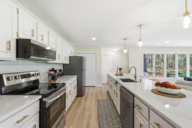S40W26950 Oak Grove LANE, Waukesha, WI 53189
