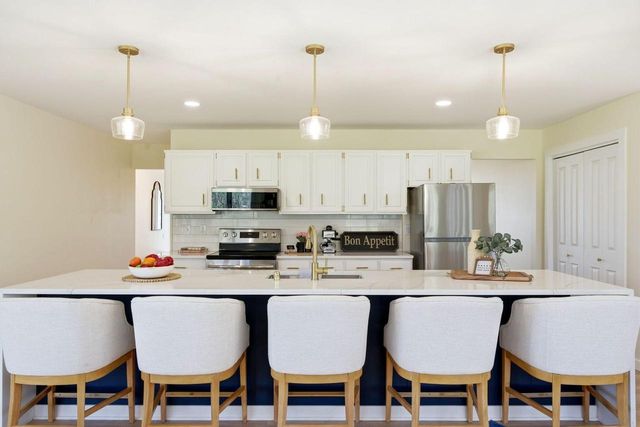 S40W26950 Oak Grove LANE, Waukesha, WI 53189