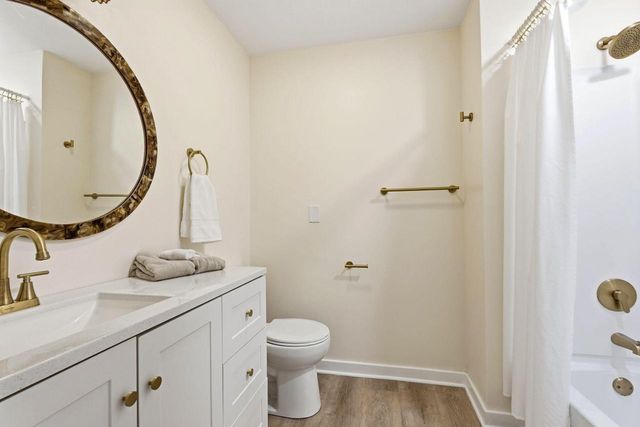 S40W26950 Oak Grove LANE, Waukesha, WI 53189