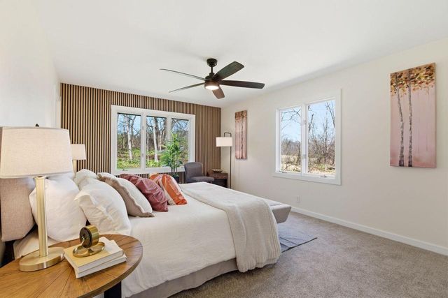S40W26950 Oak Grove LANE, Waukesha, WI 53189