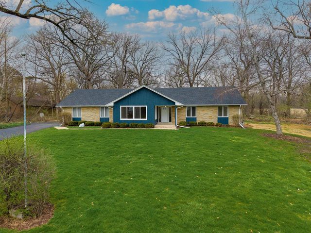 S40W26950 Oak Grove LANE, Waukesha, WI 53189