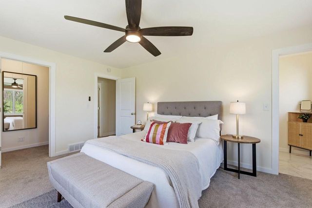 S40W26950 Oak Grove LANE, Waukesha, WI 53189