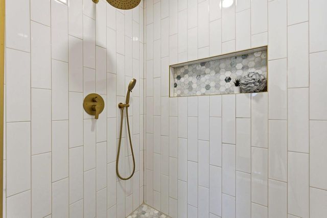 S40W26950 Oak Grove LANE, Waukesha, WI 53189