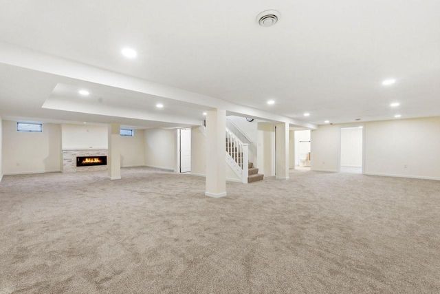 S40W26950 Oak Grove LANE, Waukesha, WI 53189