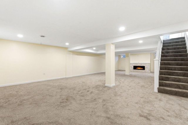 S40W26950 Oak Grove LANE, Waukesha, WI 53189