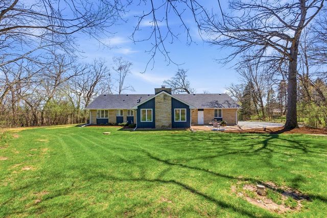 S40W26950 Oak Grove LANE, Waukesha, WI 53189